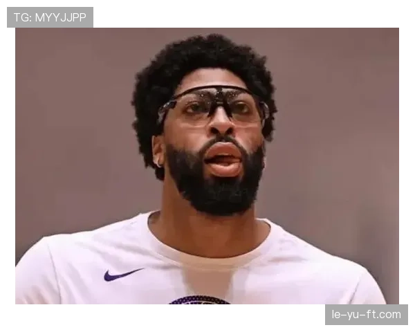 戴维斯季后赛强势表现引领球队前行