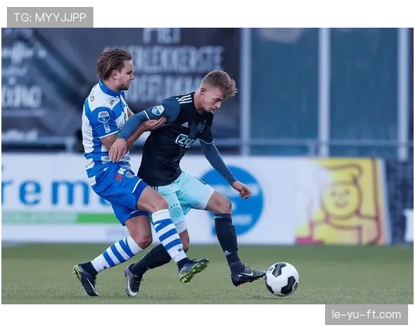 乌德勒支战术革新：灵活阵型推动球队竞技水平持续攀升