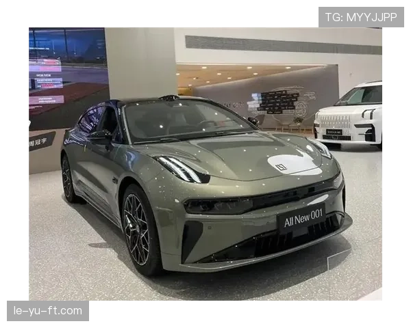 周冠宇的豪车圈子比我朋友圈还能吹，还不带露脸的那种！